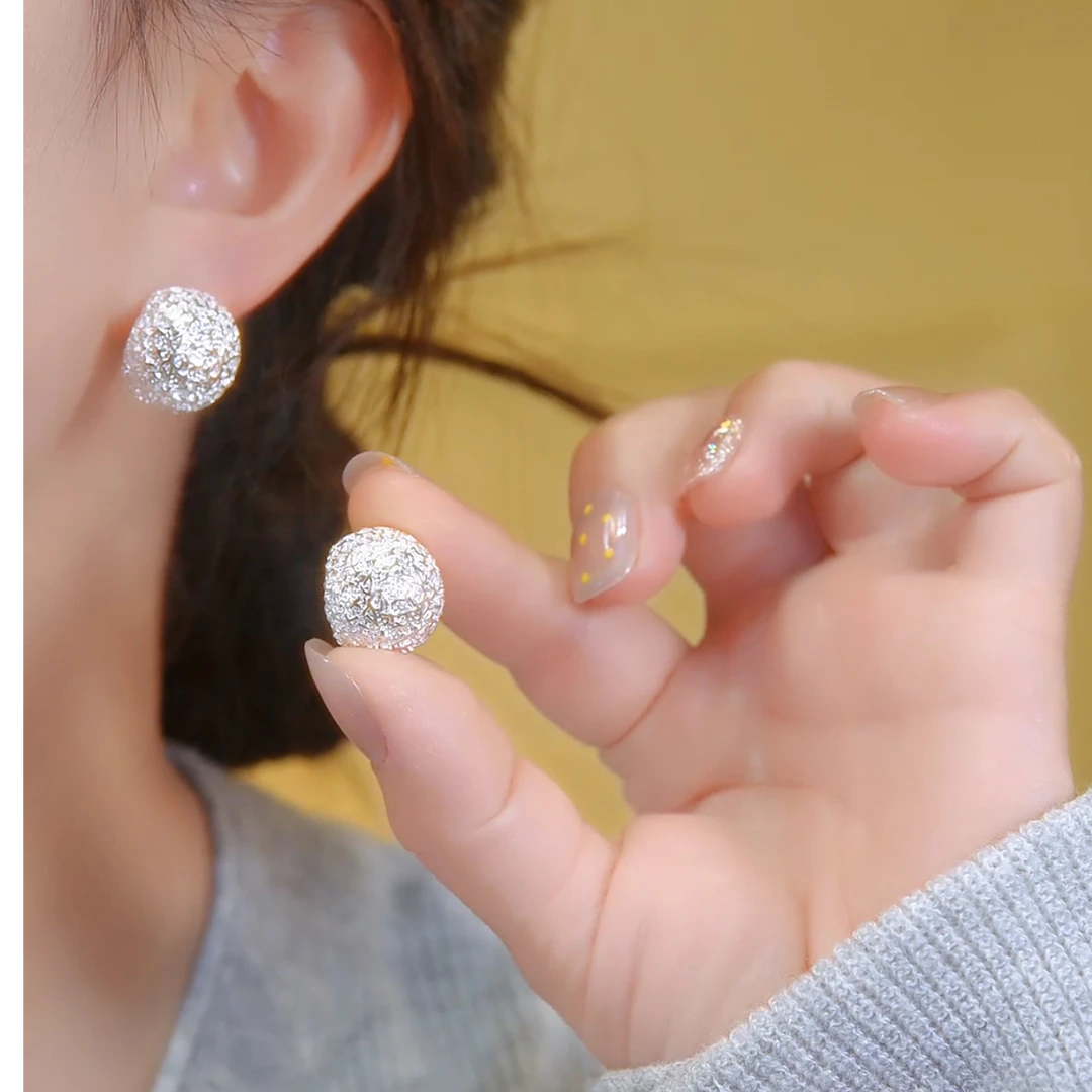 铜合金耳饰 2025新款褶皱纹理金属风耳钉极简轻奢圆形耳环通勤