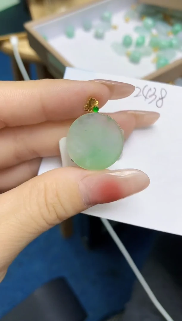 翡翠18K金镶嵌颈饰 天然缅甸翡翠A货