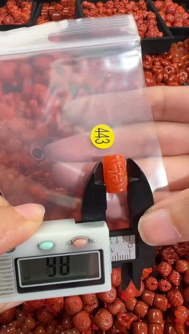 南红玛瑙未镶嵌颈饰1