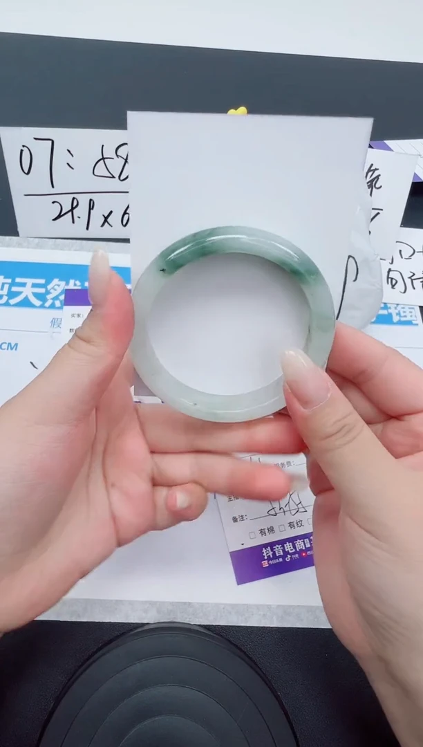 【闪购商品】石英质玉手镯未镶嵌编号：63--54.5圈 天山翠