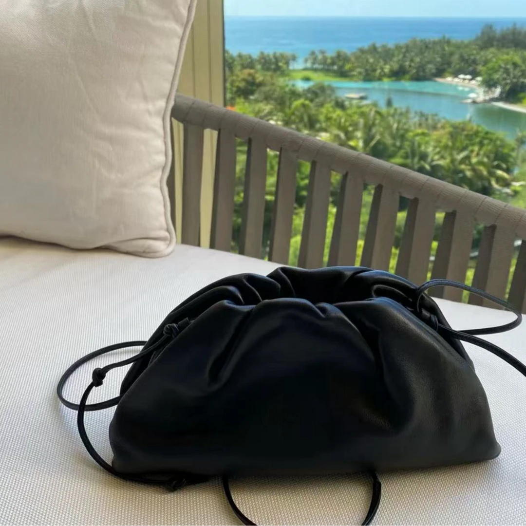 95新 BOTTEGA VENETA/葆蝶家 GGS云朵包mini黑色牛皮芯片77458063