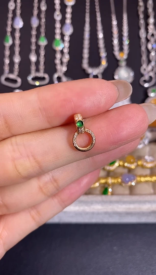 颈饰18K金镶嵌翡翠绳扣