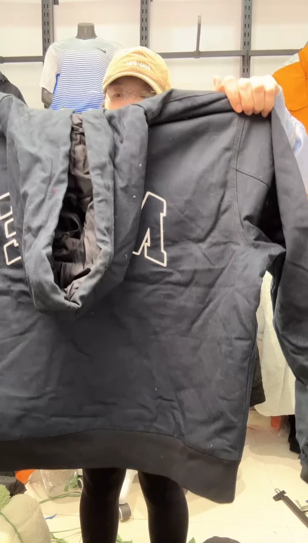 2420编码  瑕疵直播间过款为准 尺码M