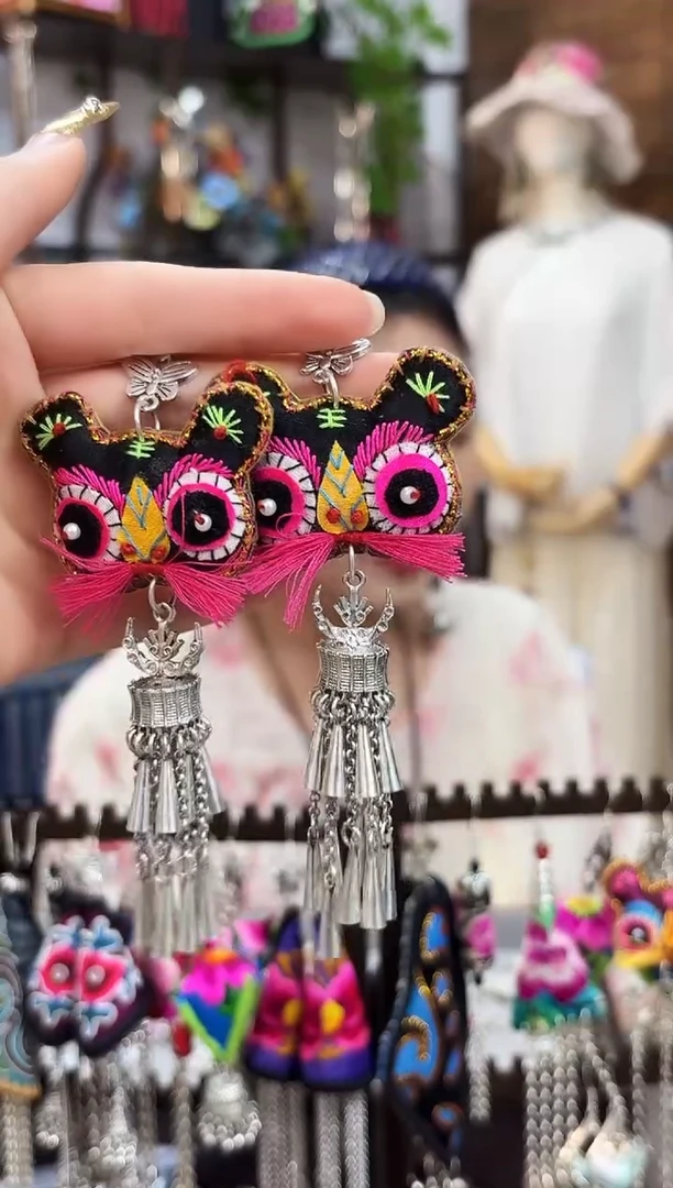 织绣云织瑶非遗老绣饰品117