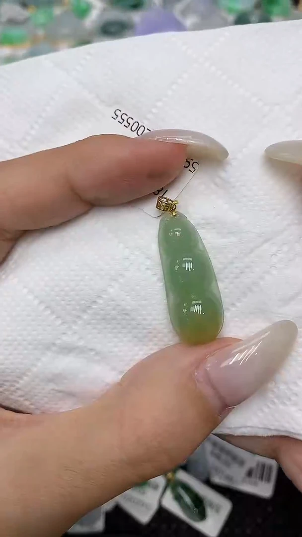 颈饰18K金镶嵌翡翠1