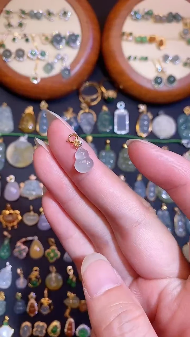 翡翠18K金镶嵌颈饰天然A货翡翠