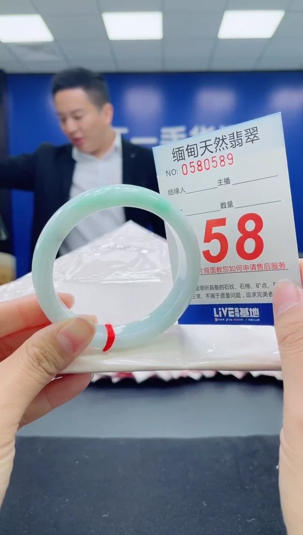 未镶嵌手镯翡翠天然翡翠手镯