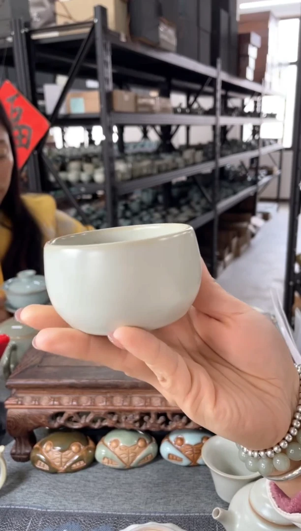 【闪购商品】其他微瑕月白手拉支烧鼓型杯