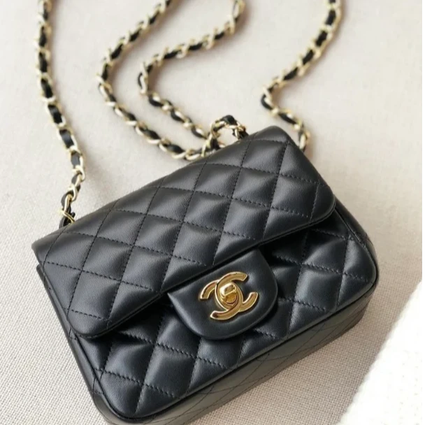 99新 Chanel/香奈儿 小花6花 方胖子 黑色 23开 金扣包