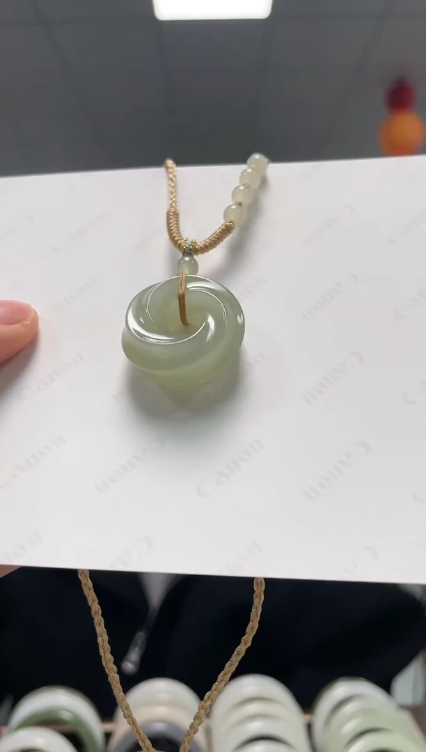 未镶嵌和田玉挂件翠色莫比乌斯环挂件一件