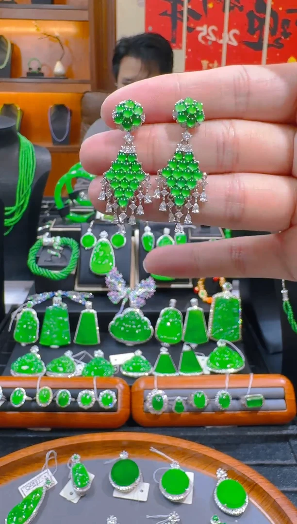 【闪购商品】翡翠耳饰银S925镶嵌天然a货翡翠