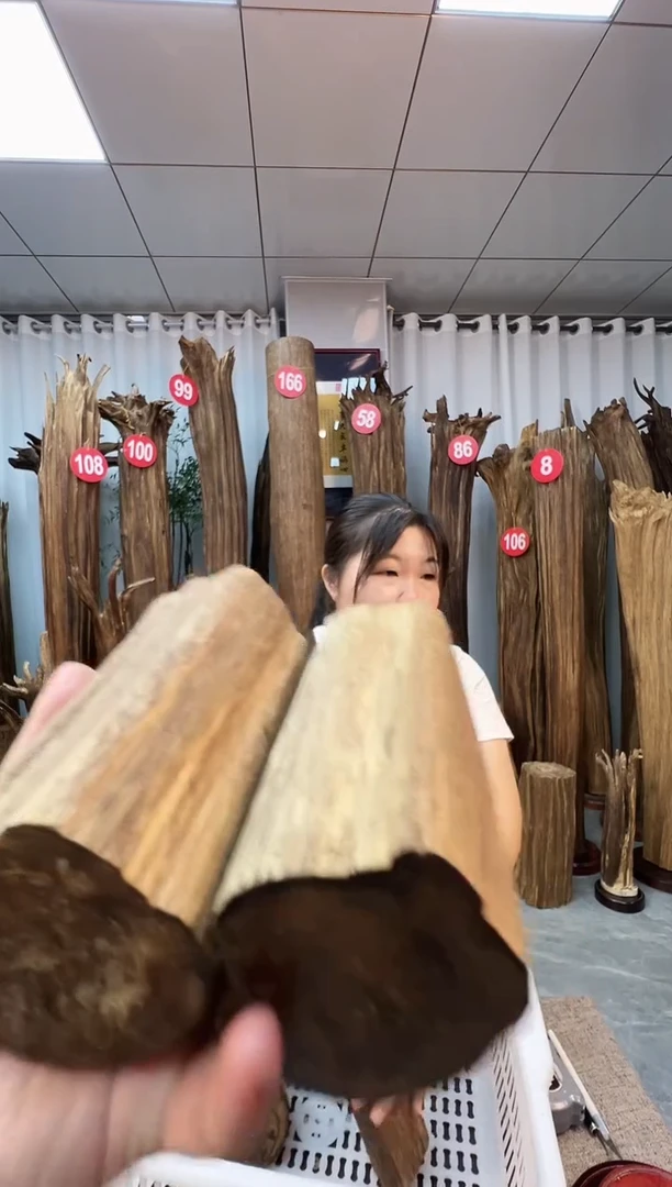 沉香碎屑沉香沉香原料摆件工艺品一百以上带底座