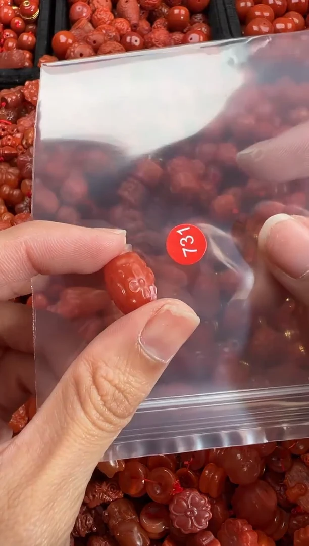 南红玛瑙未镶嵌颈饰1