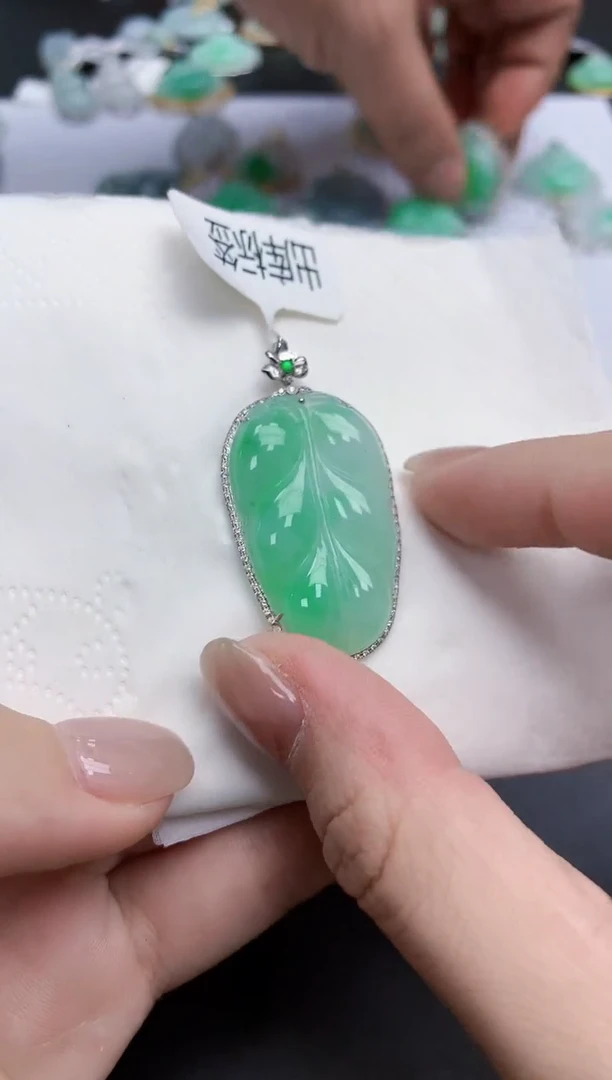 【闪购商品】翡翠颈饰18K金镶嵌天然缅甸翡翠A货