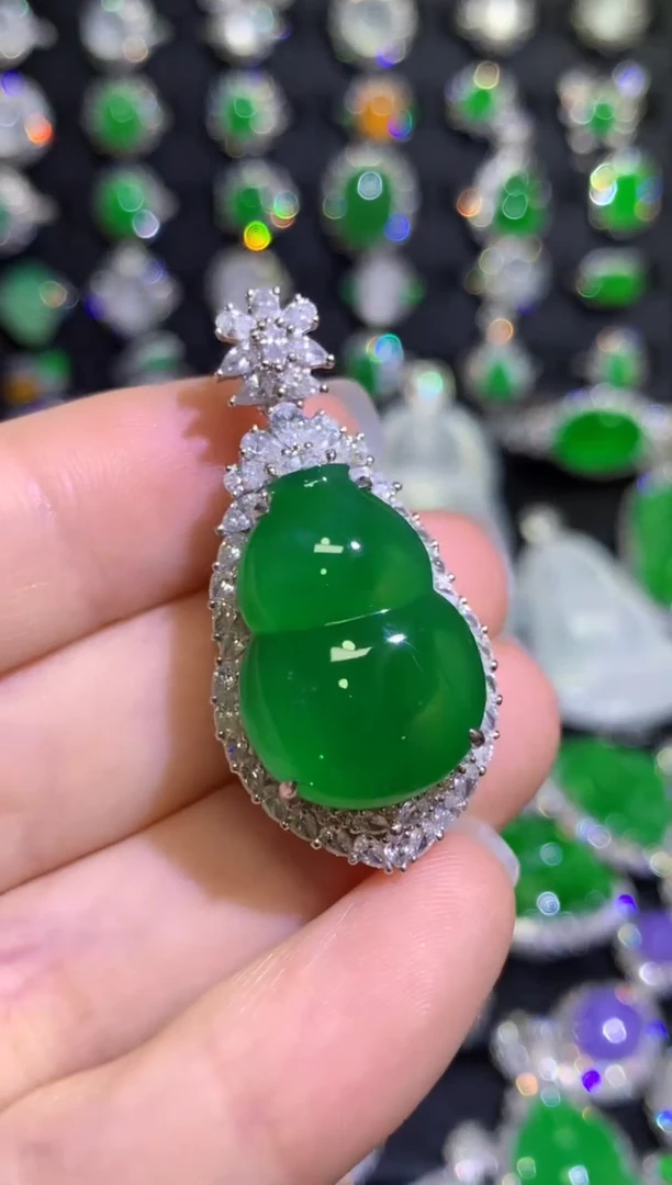 【闪购商品】翡翠戒指18K金镶嵌高冰浓阳满绿大葫芦