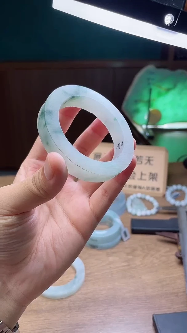 定制翡翠手镯未镶嵌开***?定制