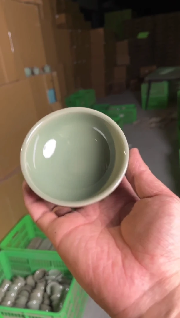 【闪购商品】瓷瑕疵素面青釉罗汉杯1只