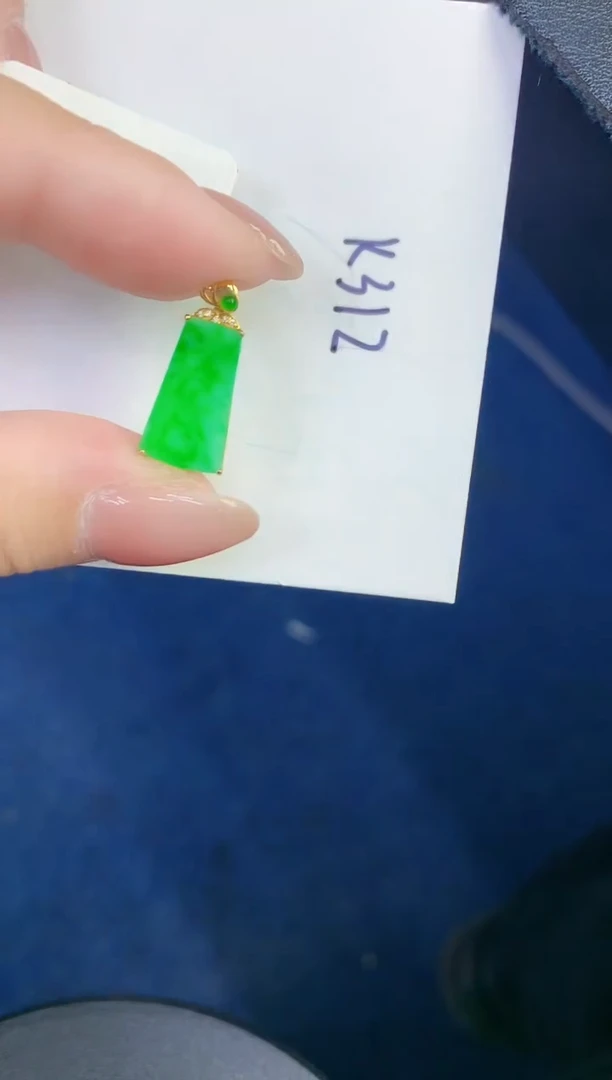 颈饰18K金镶嵌翡翠缅甸天然翡翠A货