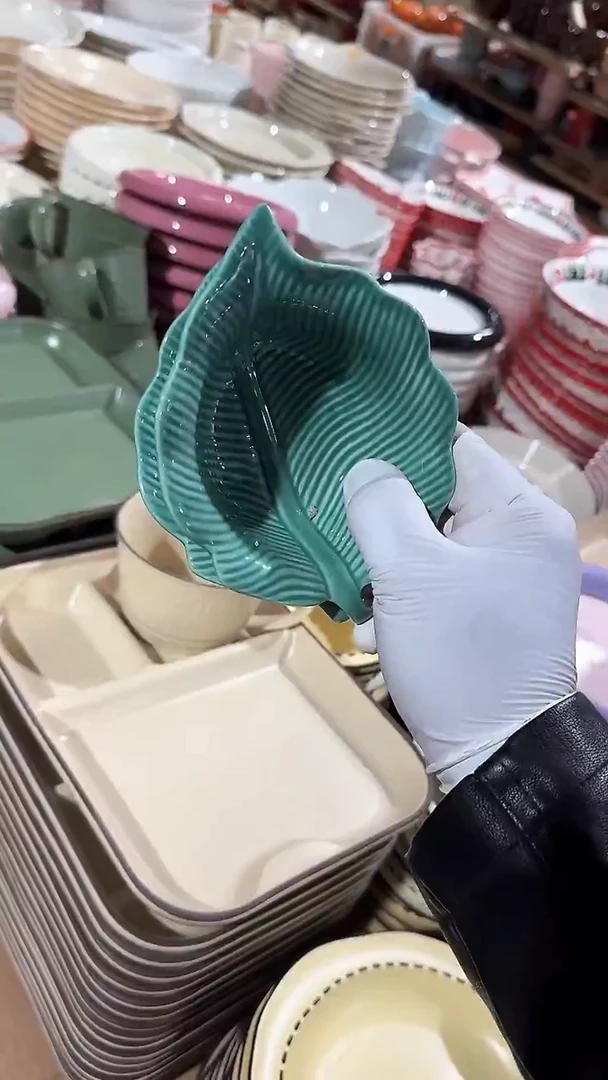 陶瓷2个中号叶子碗 微瑕凑满20元包邮