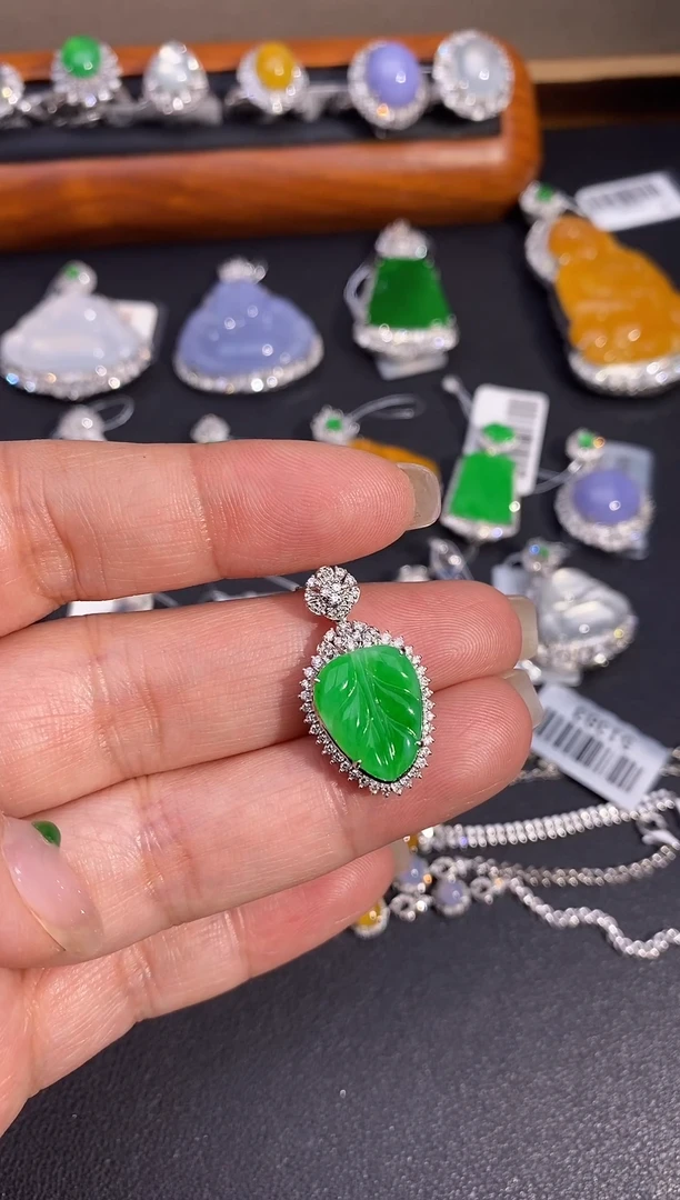 【闪购商品】翡翠吊坠(不含链)18K金镶嵌吊坠