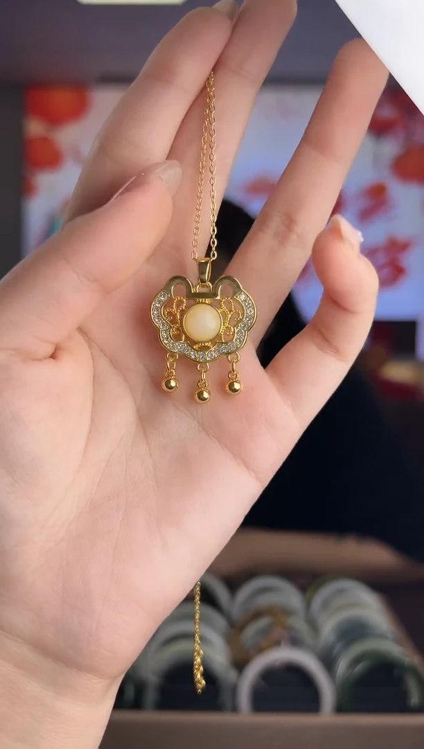 和田玉合金颈饰吊坠
