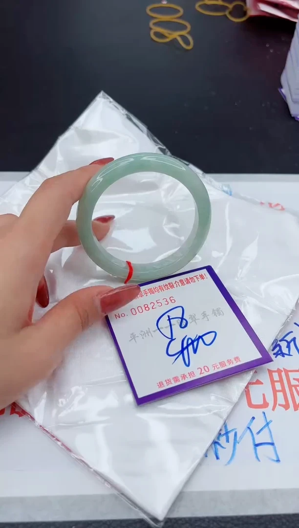 翡翠手镯未镶嵌1