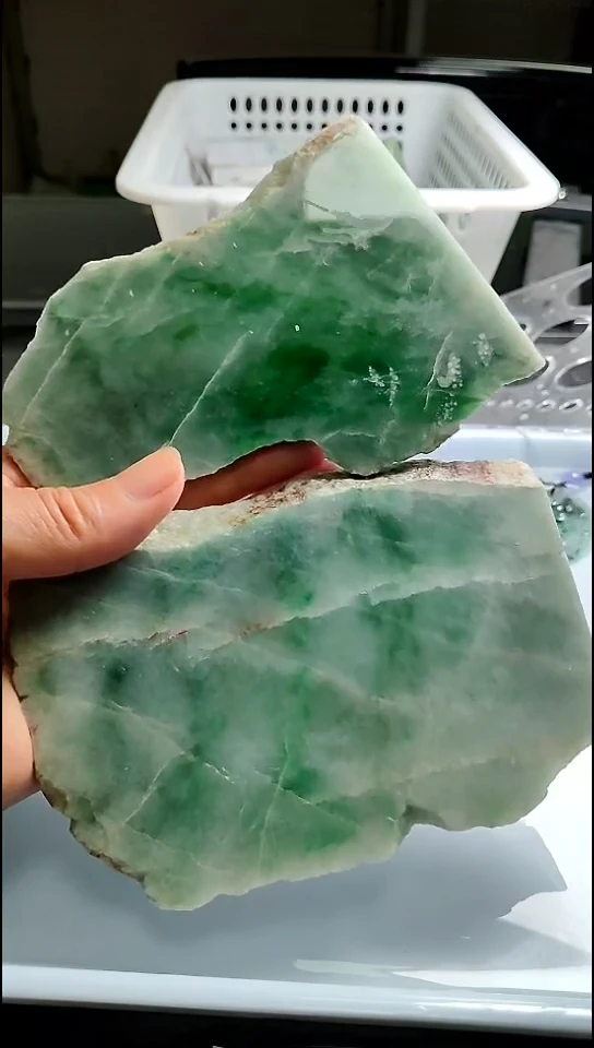 未镶嵌定制翡翠缅甸天然A货翡翠片料定制（带色片料）