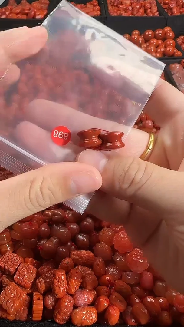 颈饰未镶嵌南红玛瑙1