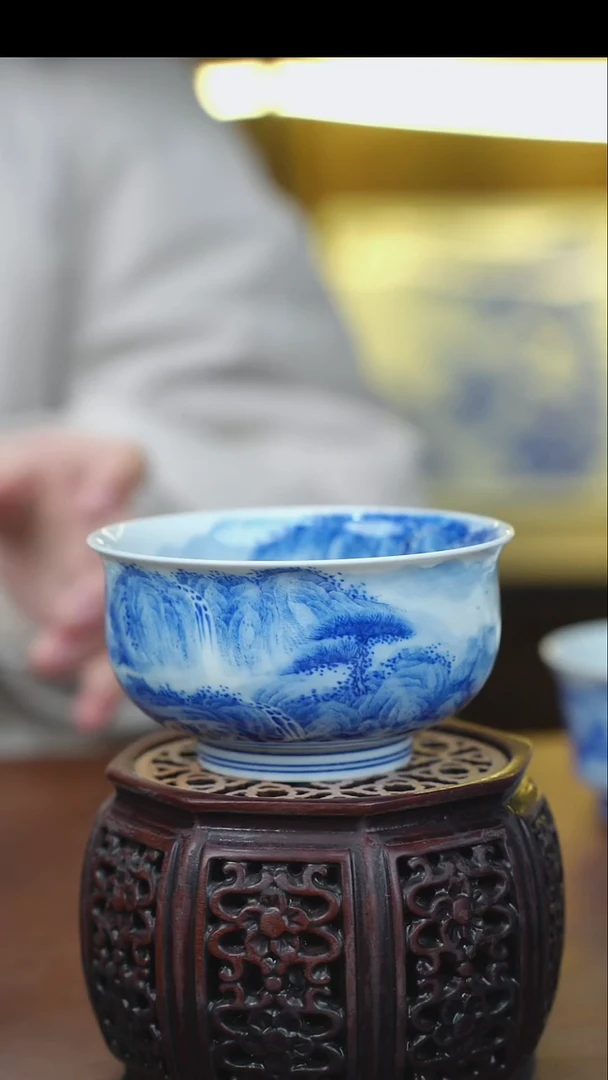 青花山水矮炉式杯一个