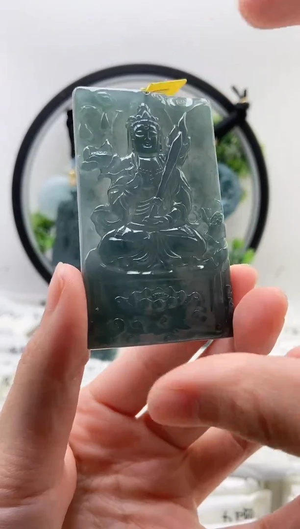 翡翠未镶嵌颈饰虚空藏