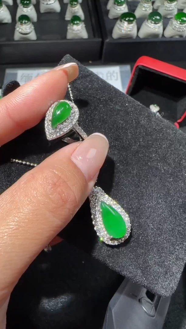 【闪购商品】翡翠吊坠(赠链)未镶嵌多样性发货拍一发二