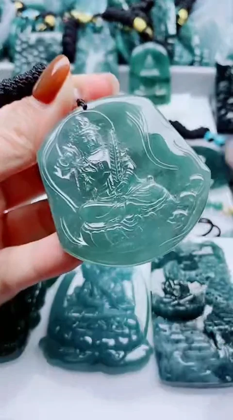 颈饰未镶嵌翡翠