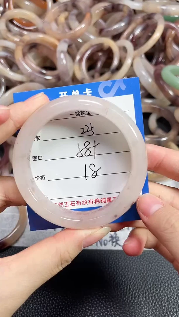 未镶嵌石英质玉手镯225