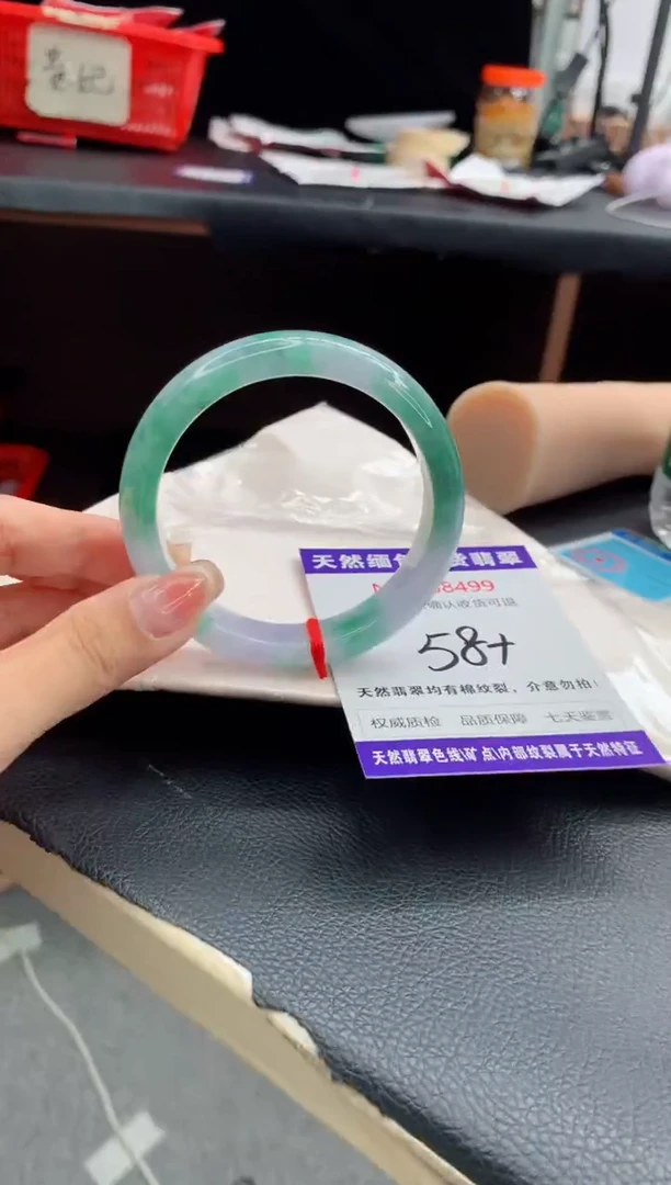 翡翠手镯未镶嵌有纹，完美者勿拍