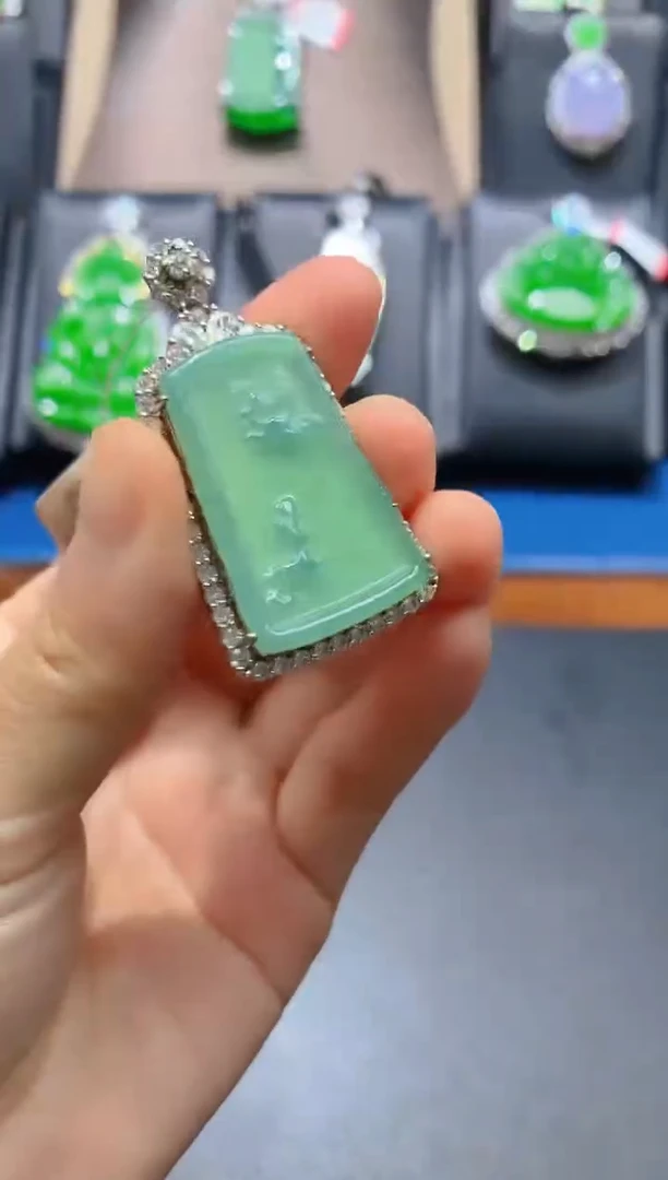翡翠未镶嵌颈饰天然Q04