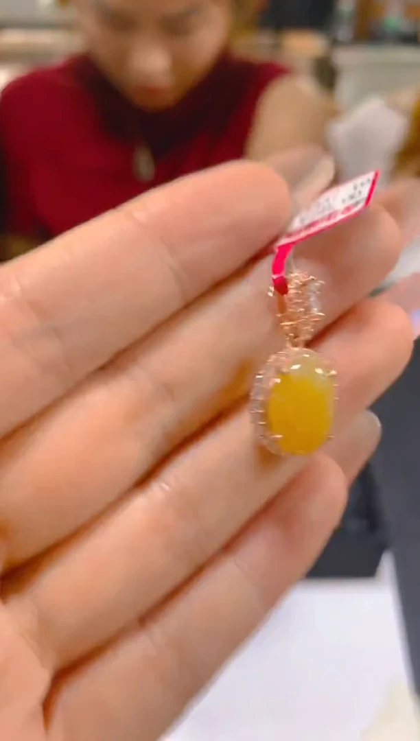 翡翠未镶嵌颈饰多样性发一