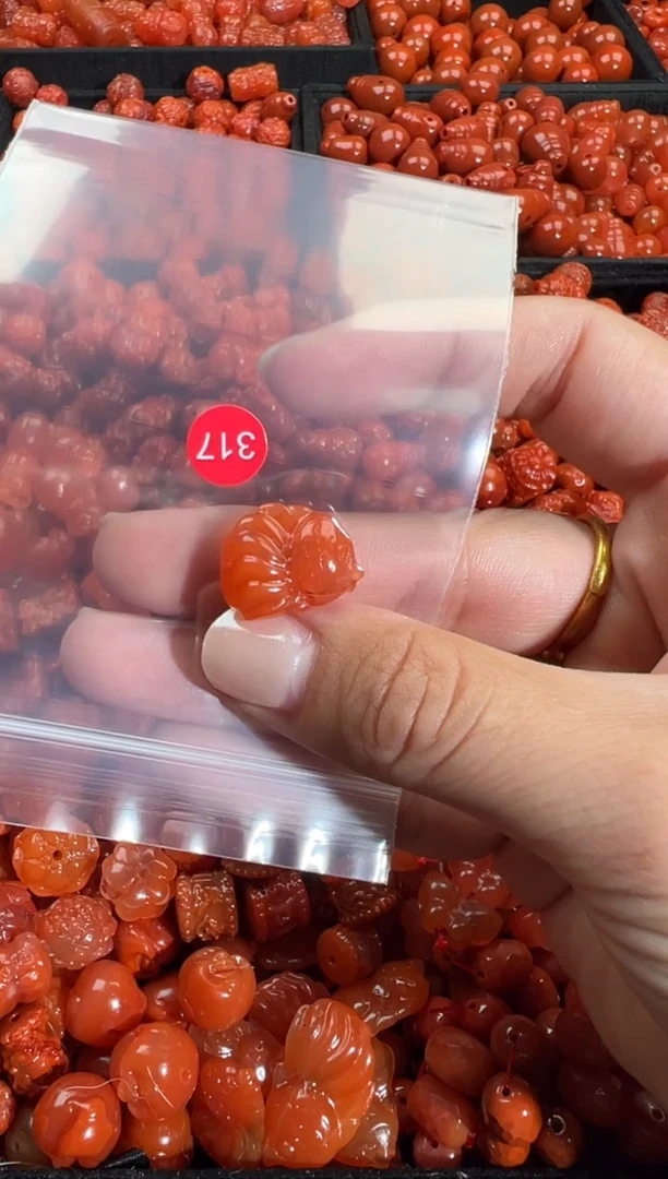 颈饰未镶嵌南红玛瑙1