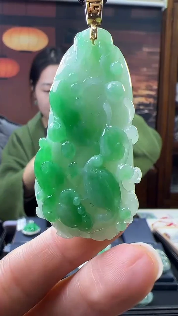 18K金镶嵌挂件翡翠白菜