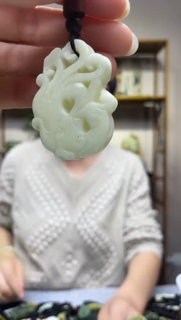 未镶嵌岫玉吊坠·