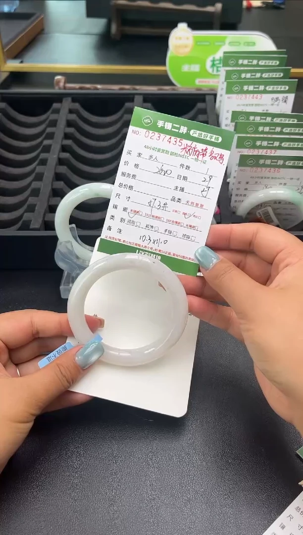 【闪购商品】翡翠手镯（圆镯）未镶嵌多人