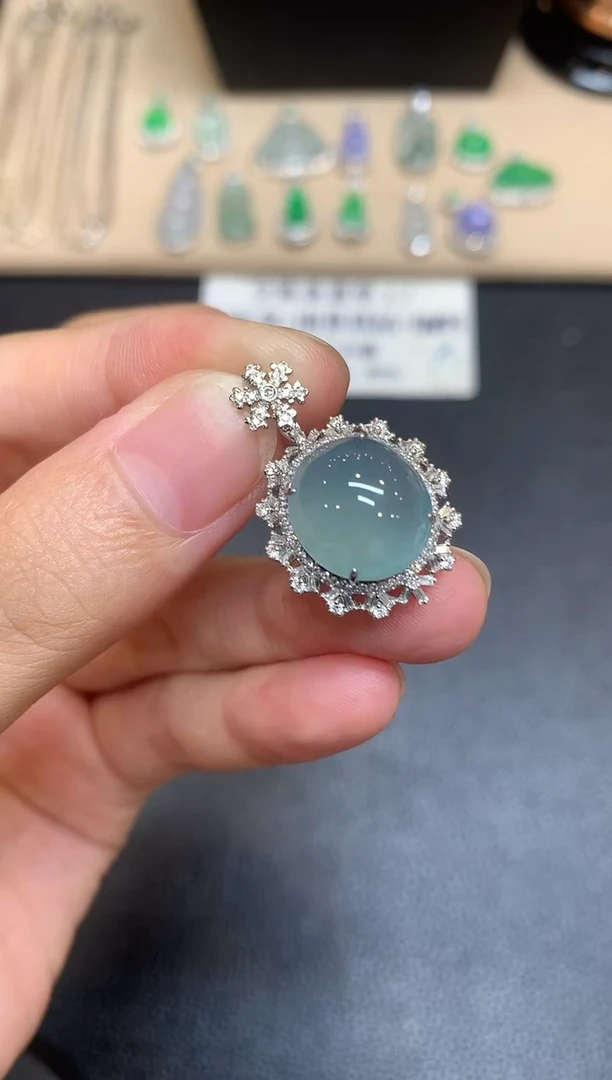 颈饰18K金镶嵌翡翠蛋面【无服务费