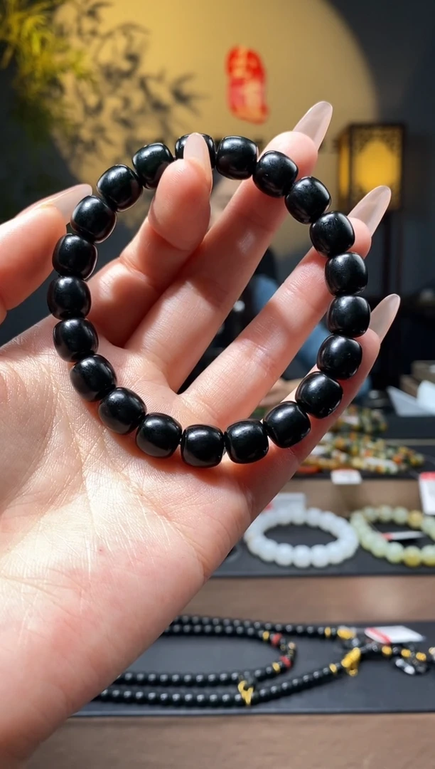 【闪购商品】和田玉1未镶嵌10mm黑青老型手串