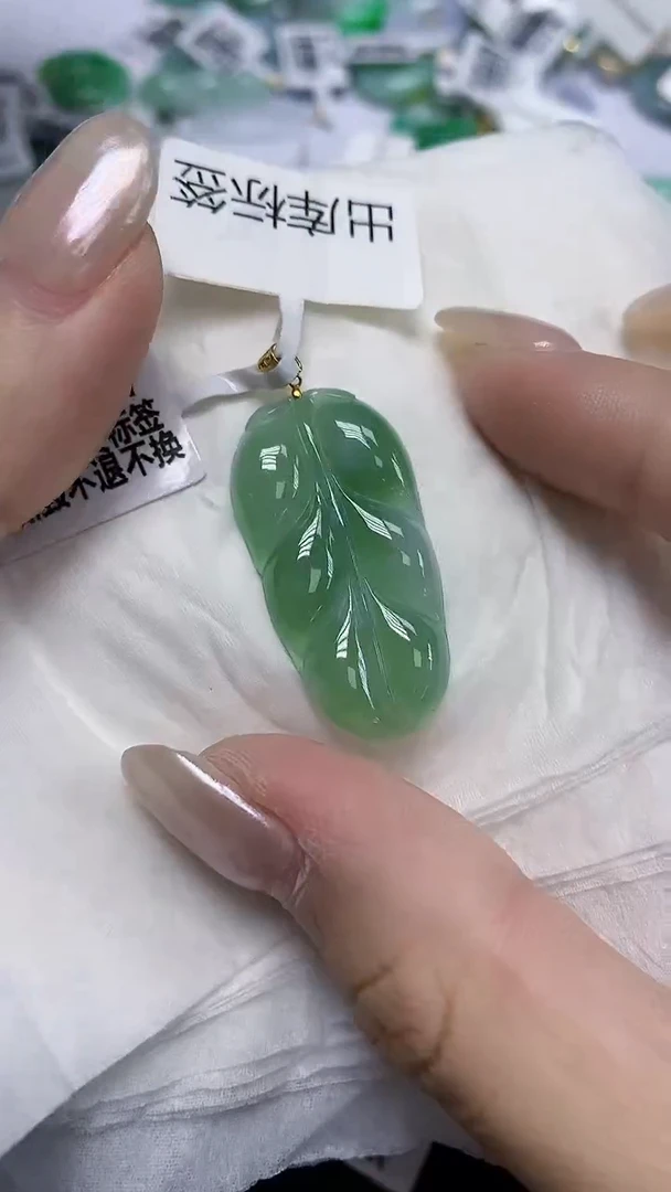 翡翠18K金镶嵌颈饰天然缅甸翡翠A货