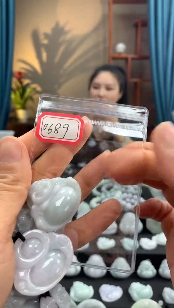 翡翠未镶嵌颈饰佛公0689 多样性发一件