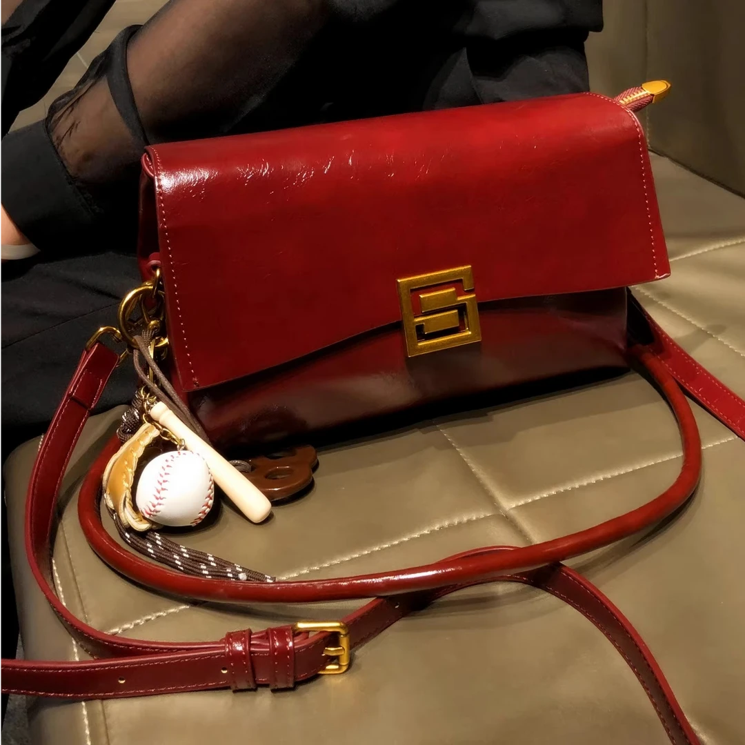 香港品牌包包2025新款高级包时尚百搭日常可用腋下皮面单肩斜挎包