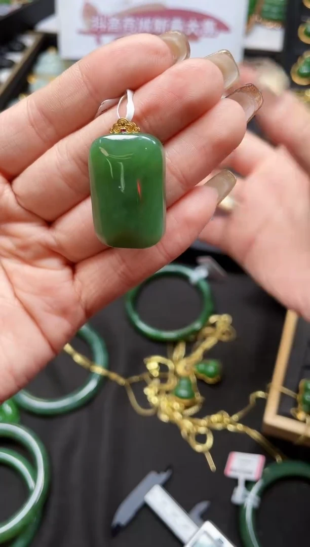 【闪购商品】和田玉吊坠18K金镶嵌多样性发一