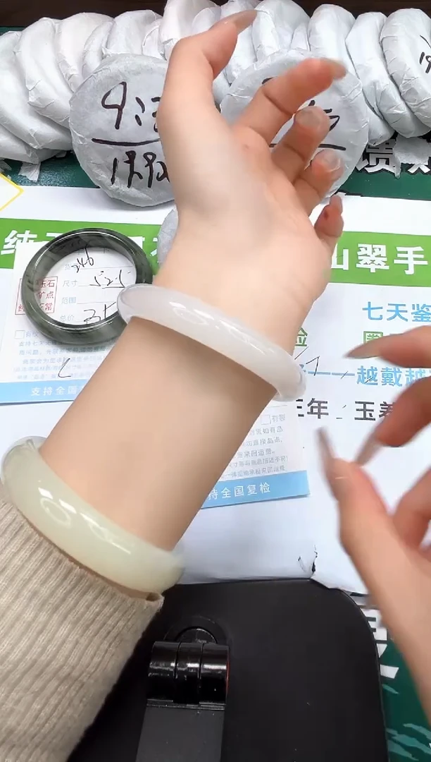 【闪购商品】石英质玉手镯未镶嵌k347-55