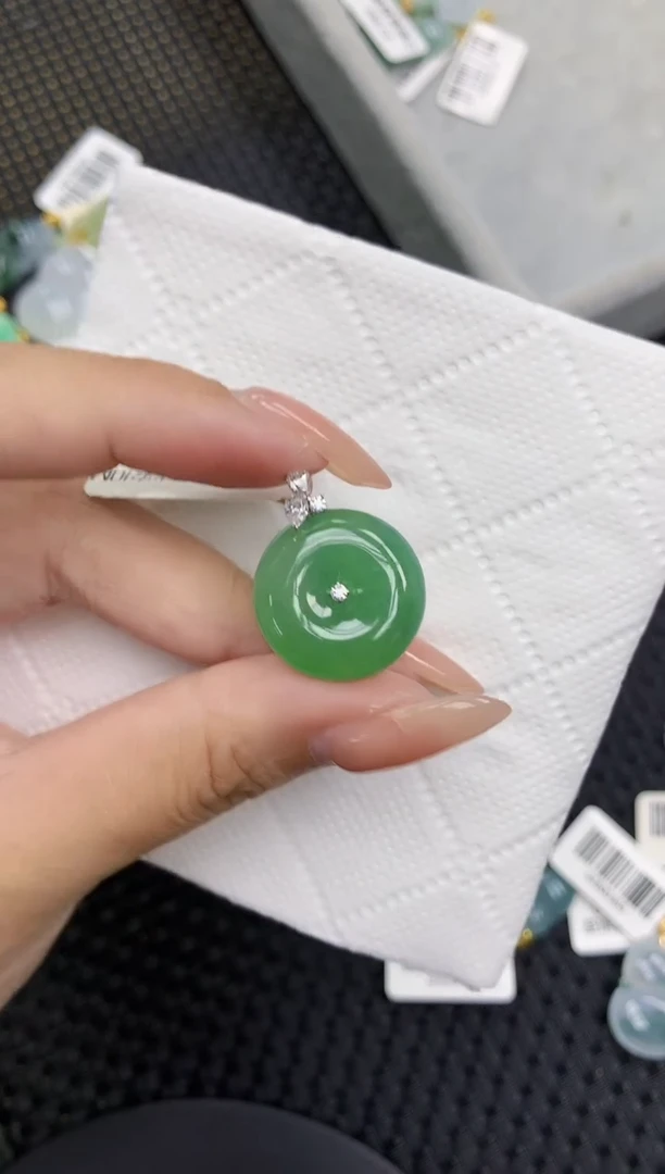 颈饰18K金镶嵌翡翠11111111111