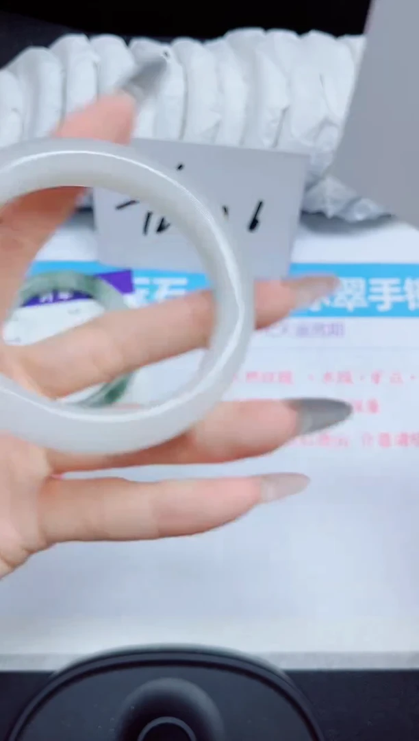 石英质玉手镯未镶嵌171.
