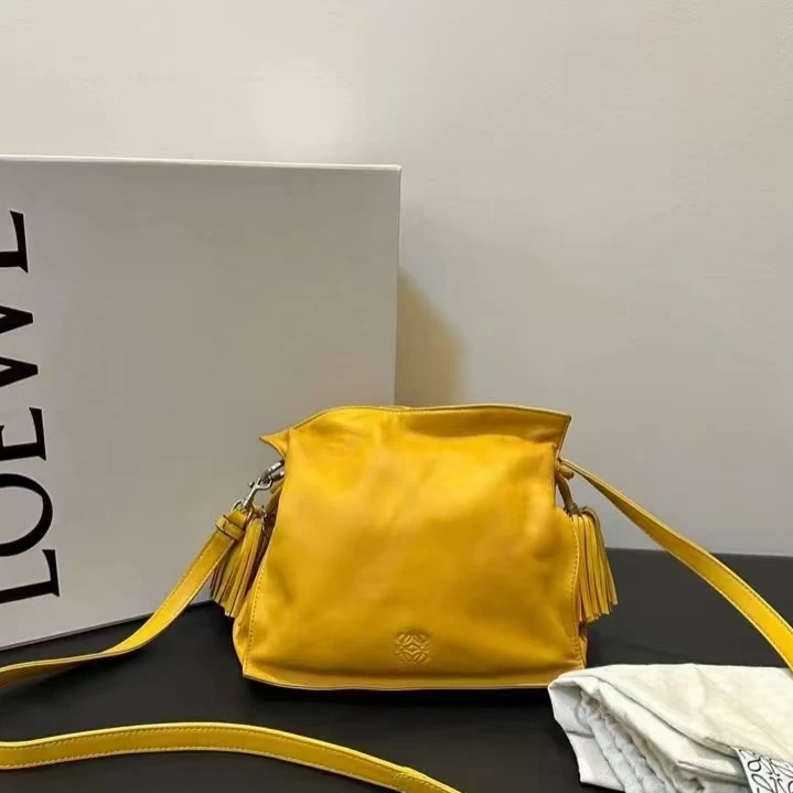90新 LOEWE/罗意威 坤球奢选罗意威姜黄色福袋斜挎包